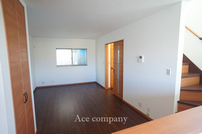 【居間・リビング】 | 八尾市八尾木北5丁目 | 【LDK：14.6帖】