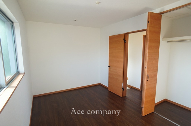 【寝室】 | 八尾市八尾木北5丁目 | 【3階：洋室6.7帖】クローゼット完備です♪