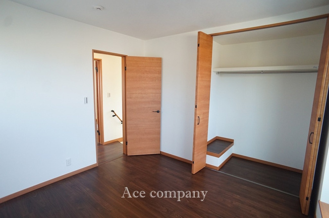 【子供部屋】 | 八尾市八尾木北5丁目 | 【3階：洋室6.1帖】クローゼット完備です♪