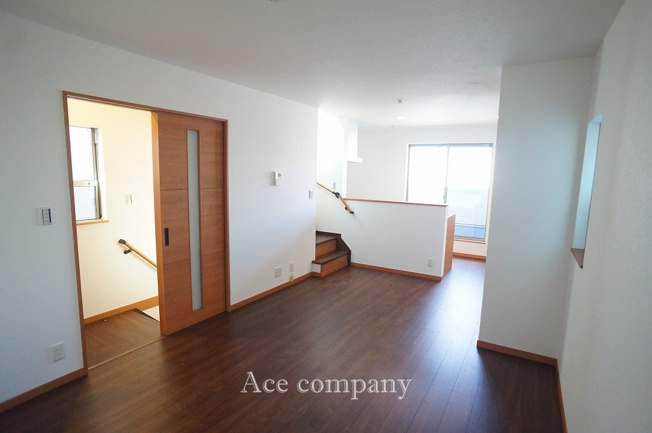 【居間・リビング】 | 八尾市八尾木北5丁目 | 【LDK：14.6帖】