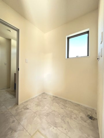 【洗面所】 | 糟屋郡新宮町夜臼2丁目　2号棟（全4棟）【仲介手数料無料・0円】 | 現地写真。