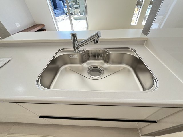 【キッチン】 | 糟屋郡新宮町夜臼2丁目　2号棟（全4棟）【仲介手数料無料・0円】 | 現地写真。