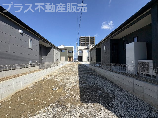 【外観】 | 糟屋郡新宮町夜臼2丁目　2号棟（全4棟）【仲介手数料無料・0円】 | 現地写真。プラス不動産販売なら、現場の全ての棟をまとめてご見学頂けます。