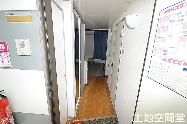 遠賀郡水巻町二東３丁目のアパートの玄関