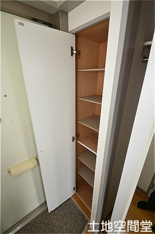 遠賀郡水巻町二東３丁目のアパートの玄関