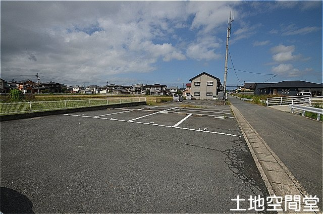 遠賀郡水巻町二東３丁目のアパートの駐車場