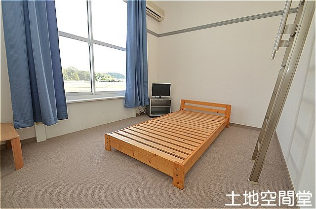 遠賀郡水巻町二東３丁目のアパートの居間・リビング