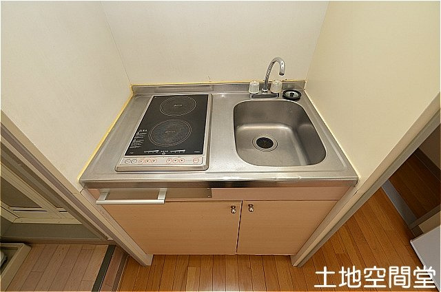 遠賀郡水巻町二東３丁目のアパートのキッチン