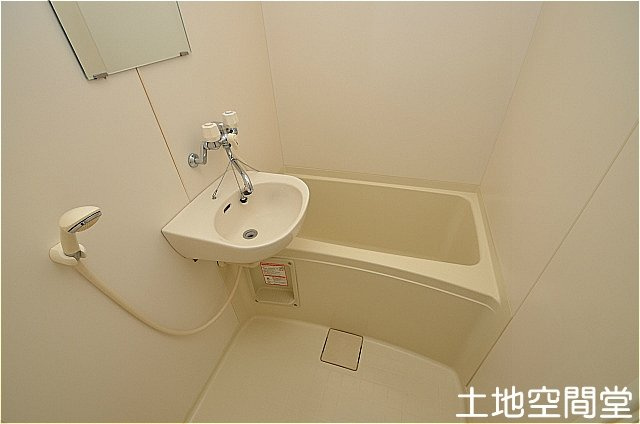 遠賀郡水巻町二東３丁目のアパートの浴室