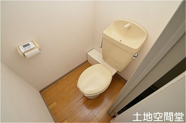 遠賀郡水巻町二東３丁目のアパートのトイレ