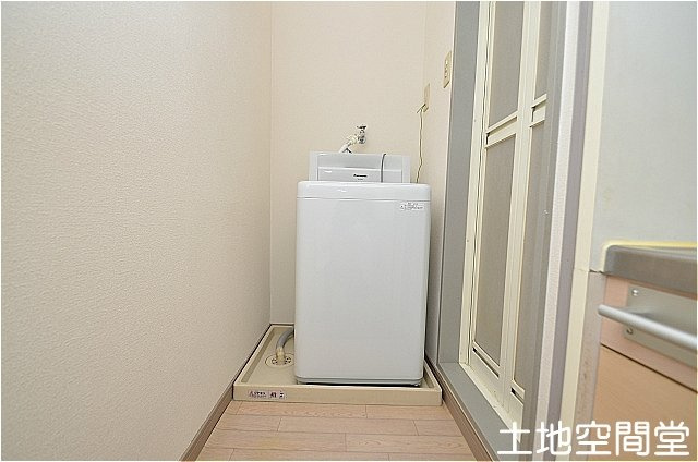 遠賀郡水巻町二東３丁目のアパートの洗面所|洗濯機