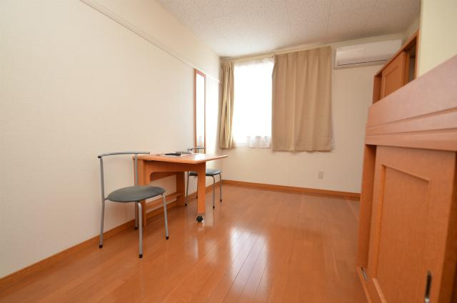 遠賀郡水巻町猪熊４丁目のアパートの居間・リビング