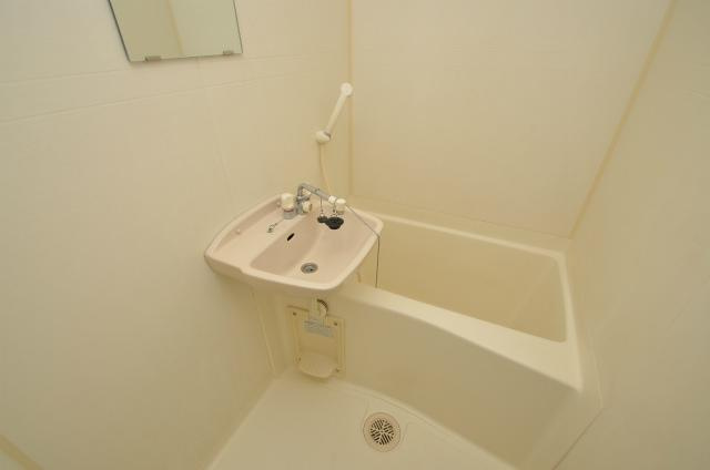 遠賀郡水巻町猪熊４丁目のアパートの浴室