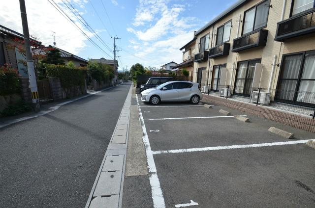遠賀郡水巻町美吉野のアパートの駐車場