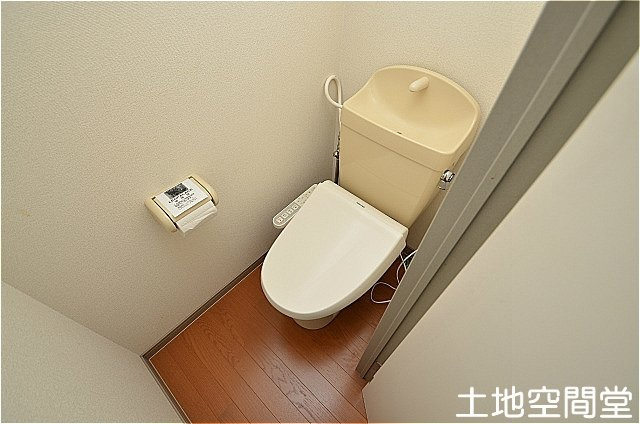 中間市深坂１丁目のアパートのトイレ