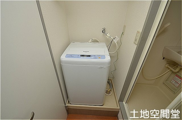 中間市深坂１丁目のアパートの洗面所|洗濯機