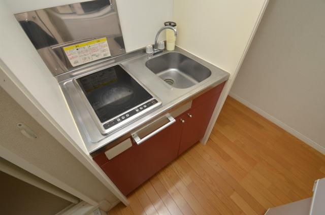 中間市深坂１丁目のアパートのキッチン