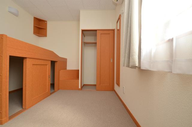 中間市岩瀬西町のアパートの居間・リビング