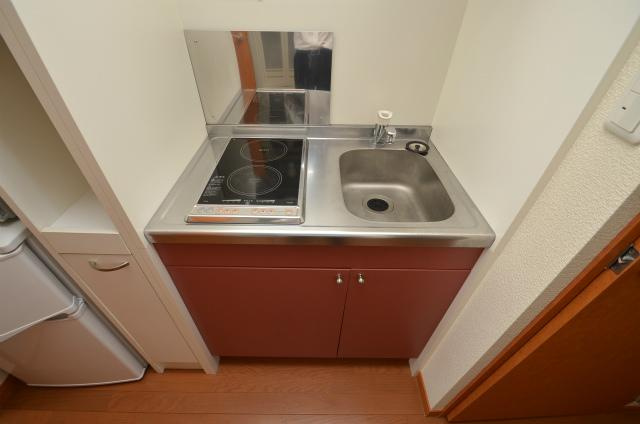 中間市岩瀬西町のアパートのキッチン