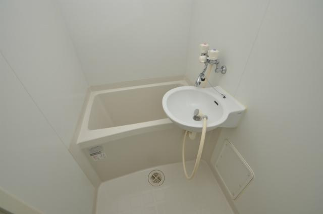 中間市岩瀬西町のアパートの浴室