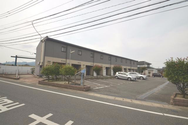 直方市大字感田のアパート