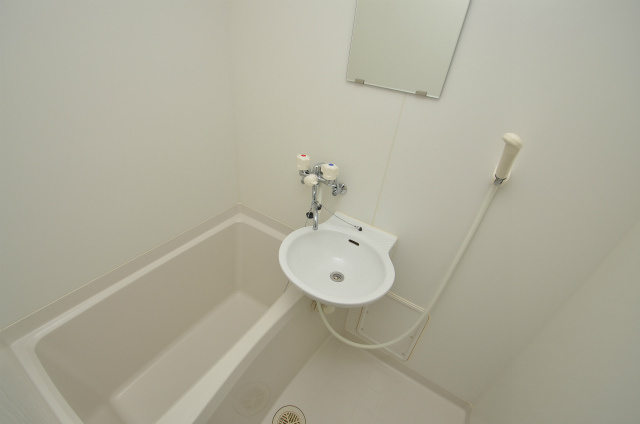 直方市湯野原２丁目のアパートの浴室