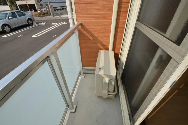 直方市大字感田のアパートのバルコニー