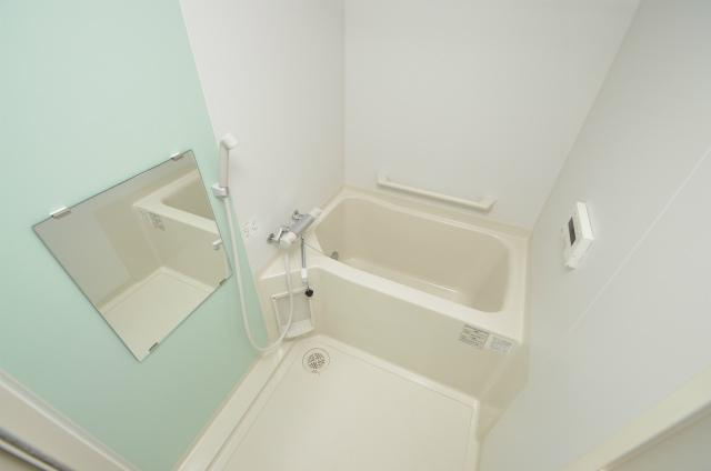 直方市大字感田のアパートの浴室