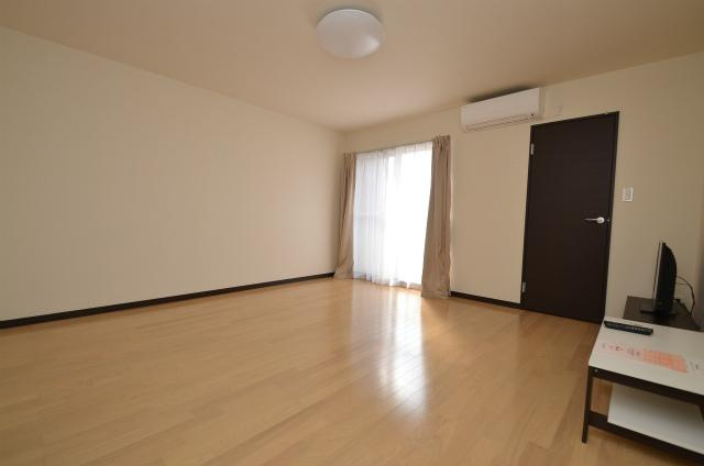 直方市大字感田のアパートの洋室