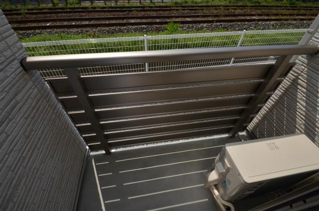 直方市大字感田のアパートのバルコニー