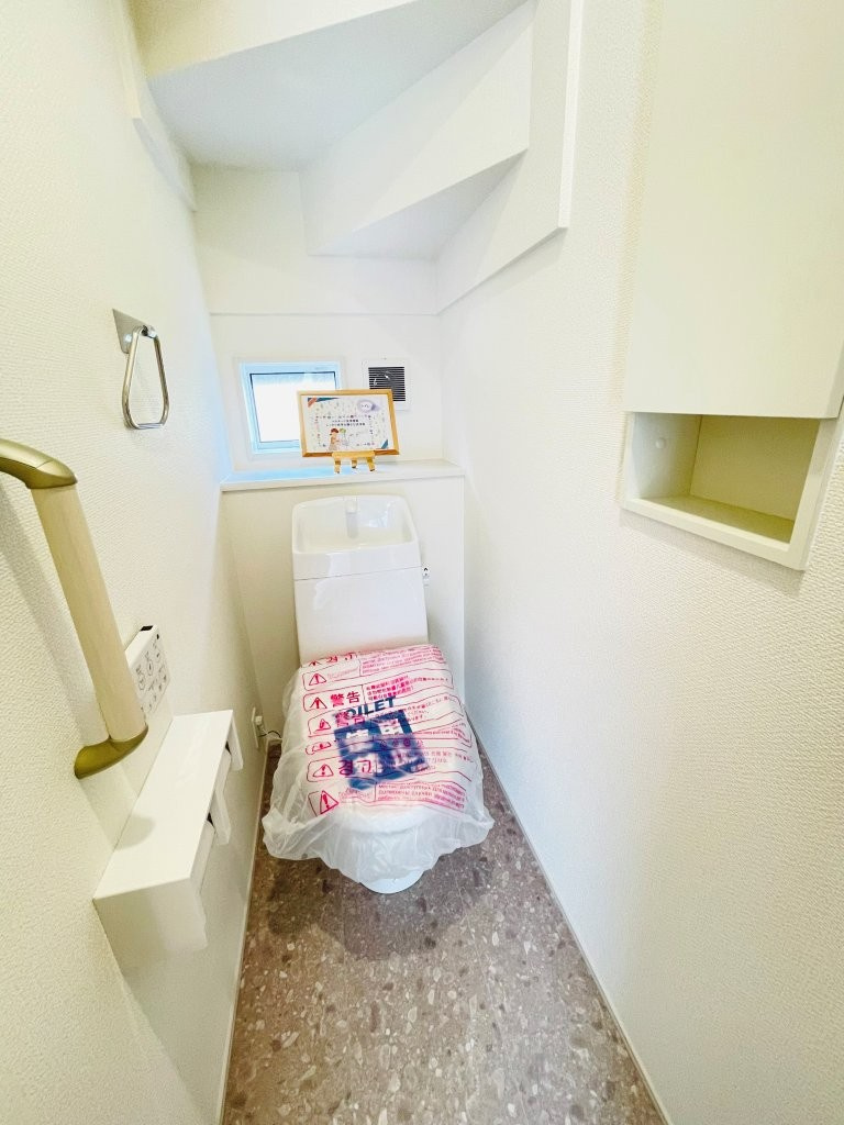 岡崎市若松町大廻　新築分譲住宅　全2棟　1号棟のトイレ|1階、2階とも温水洗浄機能付きトイレです。