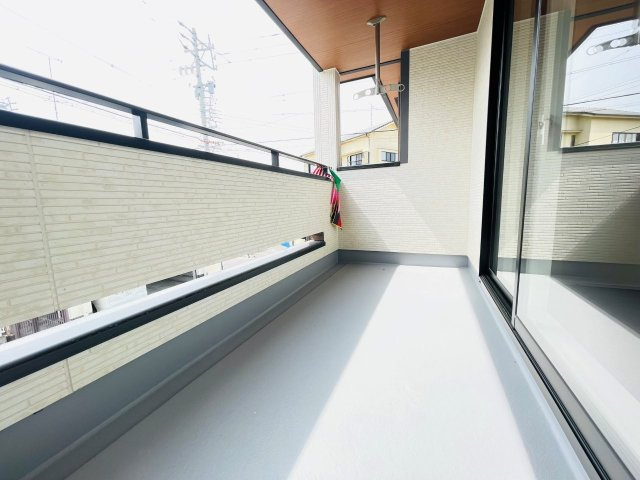 岡崎市若松町大廻　新築分譲住宅　全2棟　1号棟のバルコニー|突然の雨でも安心なインナーバルコニー♪