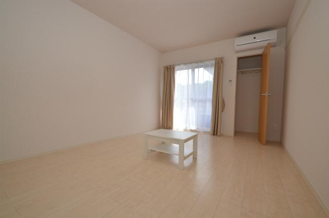 直方市大字上頓野のアパートの洋室