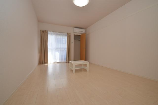 直方市大字上頓野のアパートの居間・リビング