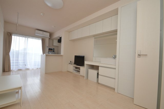 直方市大字感田のアパートの居間・リビング|同タイプ