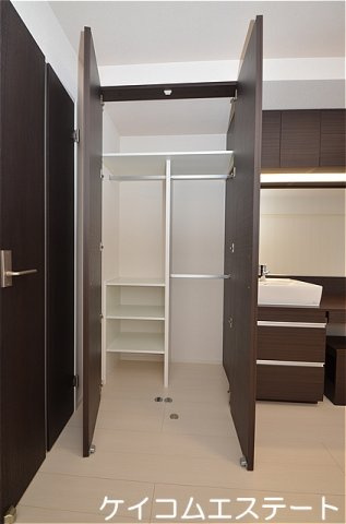 直方市大字上頓野のアパートの収納