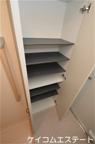 直方市大字上頓野のアパートの玄関