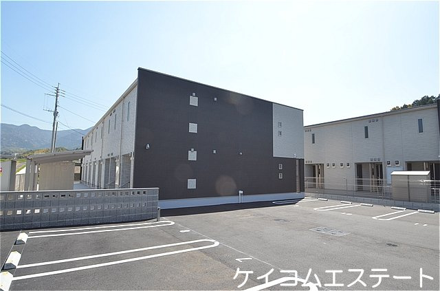 直方市大字上頓野のアパートの外観