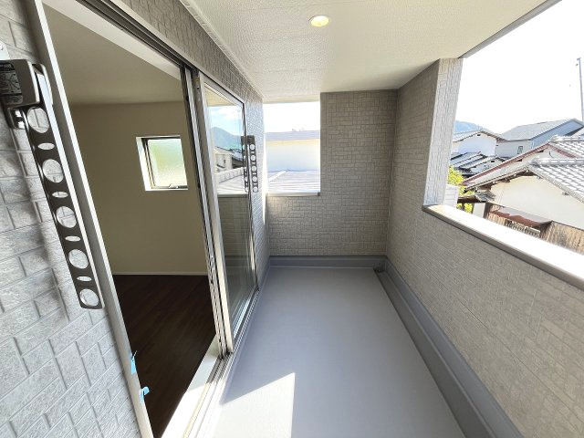 【バルコニー】 | 糟屋郡新宮町夜臼2丁目　3号棟（全4棟）【仲介手数料無料・0円】 | 現地写真。インナーバルコニーです。