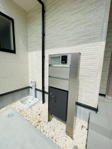 岡崎市若松町大廻　新築分譲住宅　全2棟　2号棟のその他|宅配ボックス付きなので、留守でも荷物を受け取ることができ便利です。