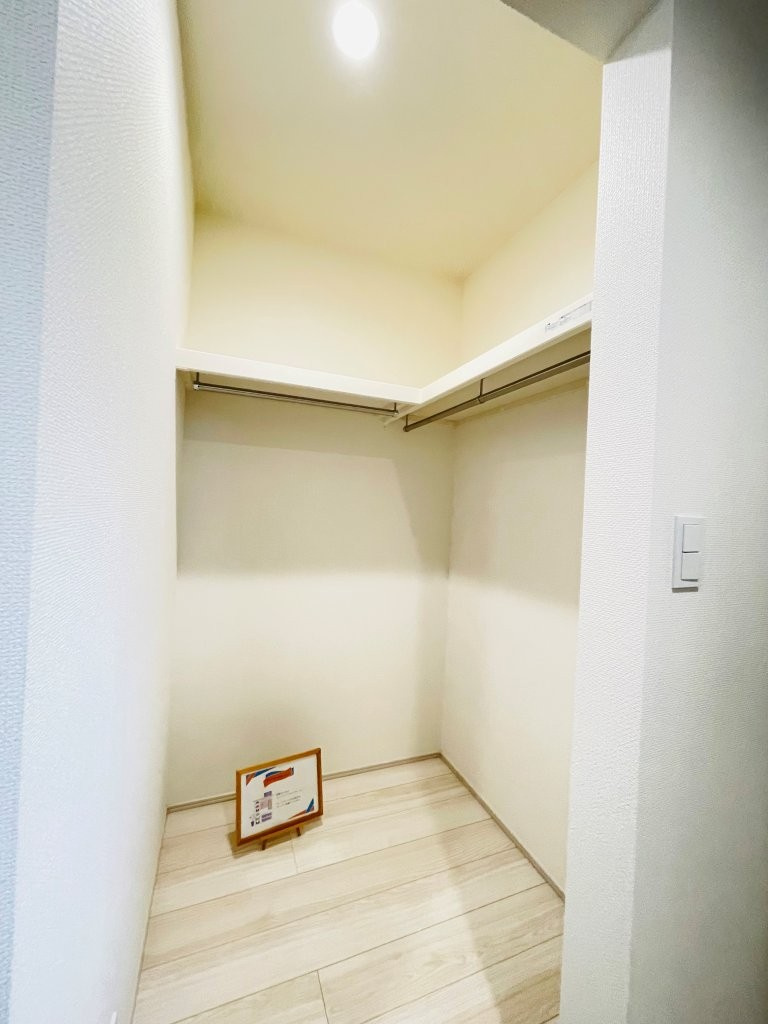 岡崎市若松町大廻　新築分譲住宅　全2棟　2号棟の収納|家族分の衣類をまとめて収納できる使い勝手を考えたファミリークローゼット♪