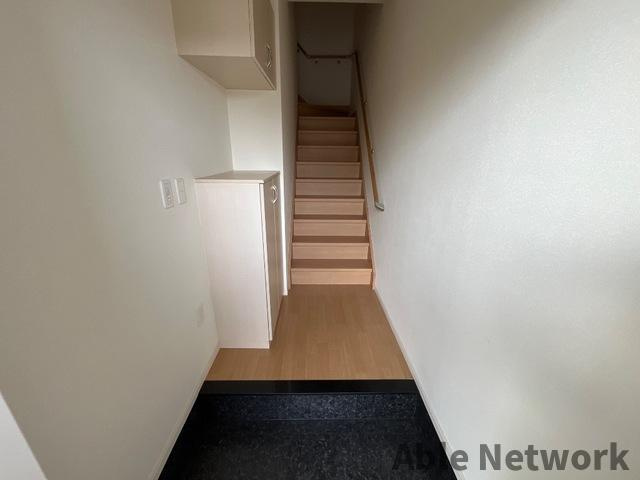 シンフォニーヒルズの内装|収納もある玄関です