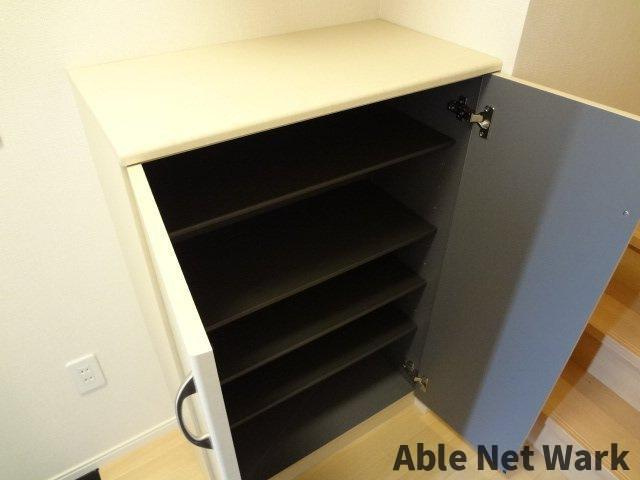 シンフォニーヒルズの玄関|シューズボックス付き