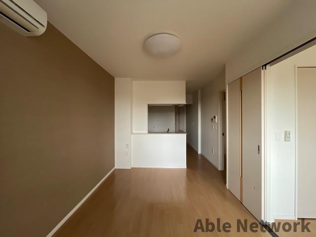 シンフォニーヒルズの居間・リビング|10帖の広々LDK