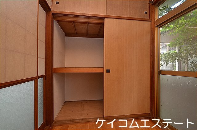 中の原1丁目　貸家の収納