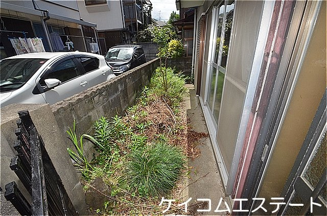中の原1丁目　貸家の庭