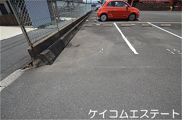 中の原1丁目　貸家の駐車場