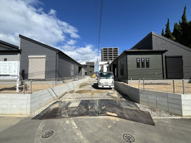 【その他】 | 糟屋郡新宮町夜臼2丁目・平屋　4号棟（全4棟）【仲介手数料無料・0円】 | 現地写真。前面道路です。