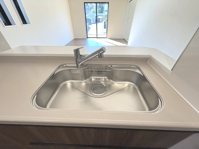 【キッチン】 | 糟屋郡新宮町夜臼2丁目・平屋　4号棟（全4棟）【仲介手数料無料・0円】 | 現地写真。