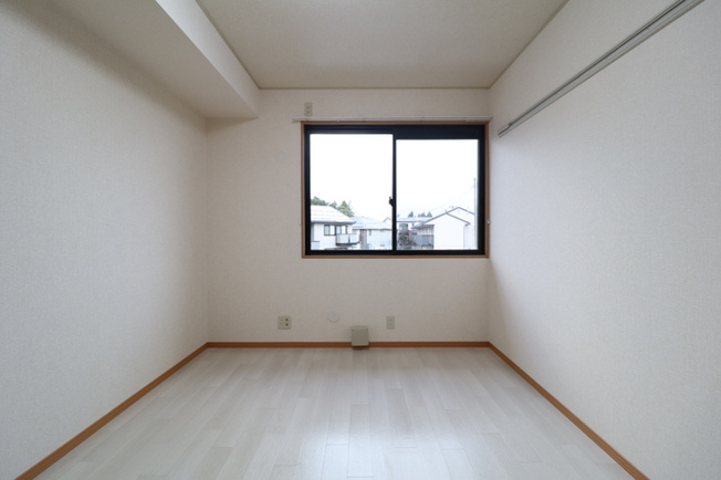 【洋室】 | ロイヤルタウン寺町 参番館